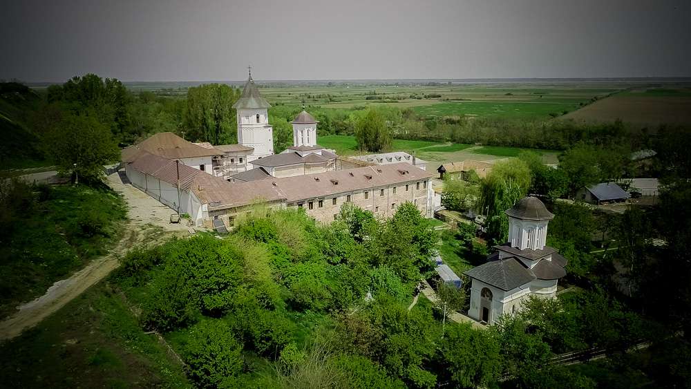 manastir-brankoveni-romania1