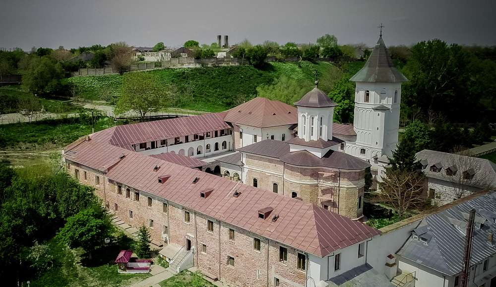 manastir-brankoveni-romania2