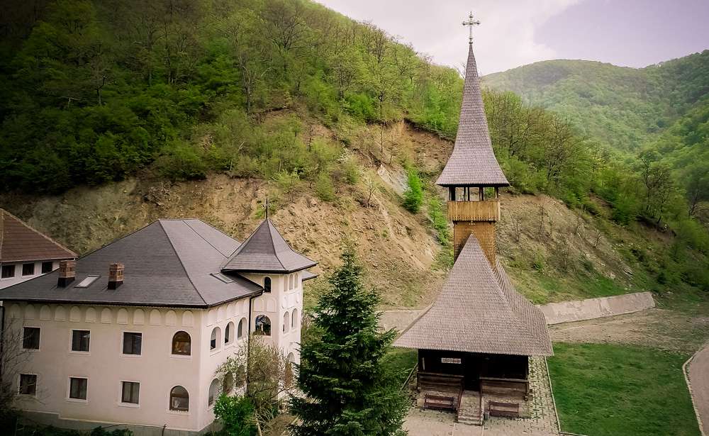 manastir-voditsa-romania4)